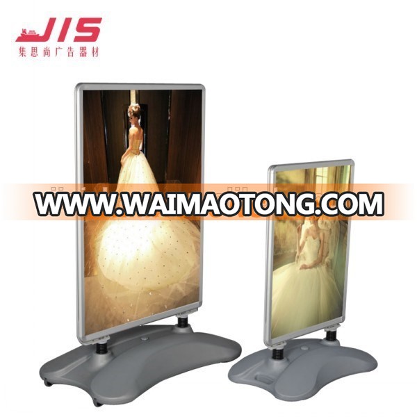 X-style roll up banner stand